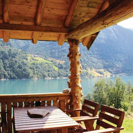 Cozy Home In Fjaerland With House A Mountain View Zewnętrze zdjęcie