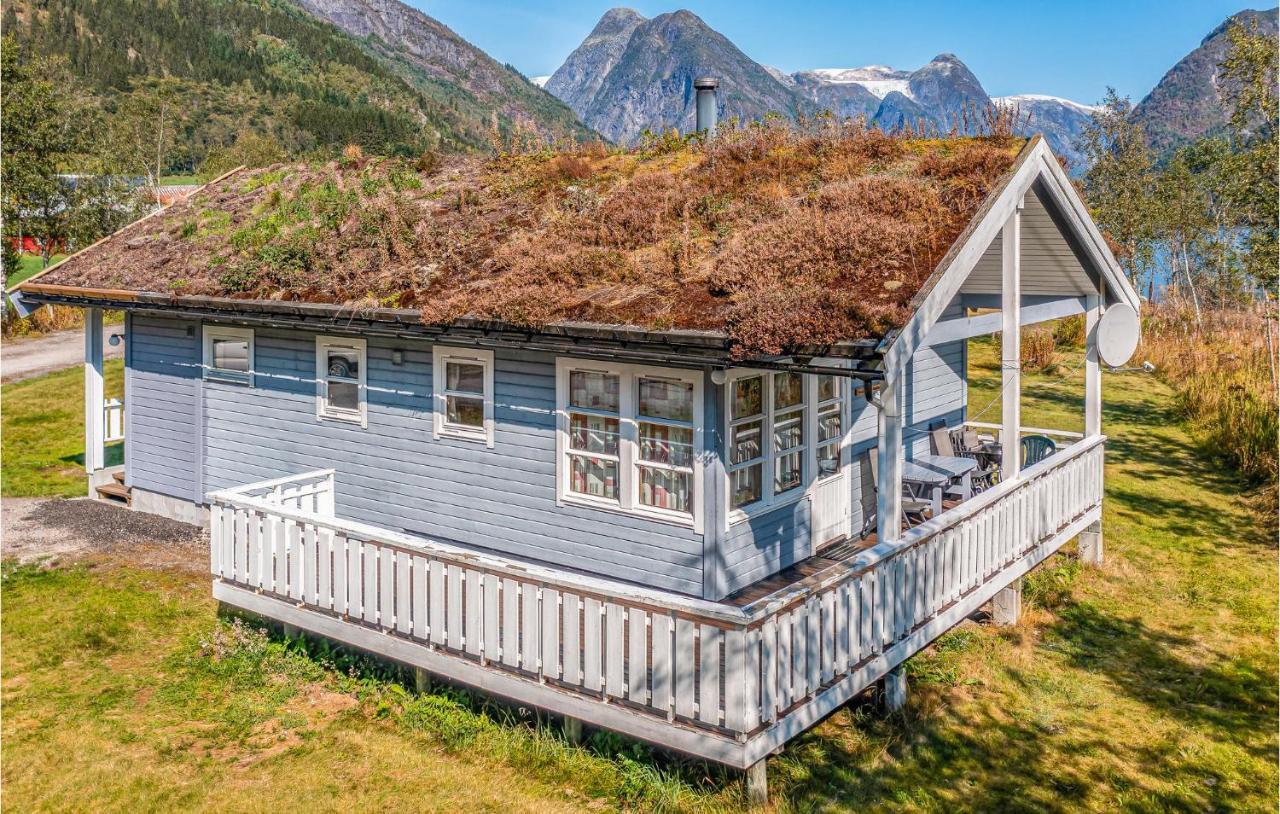 Cozy Home In Fjaerland With House A Mountain View Zewnętrze zdjęcie