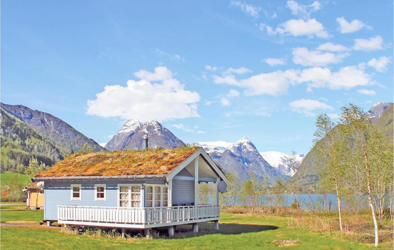 Cozy Home In Fjaerland With House A Mountain View Zewnętrze zdjęcie