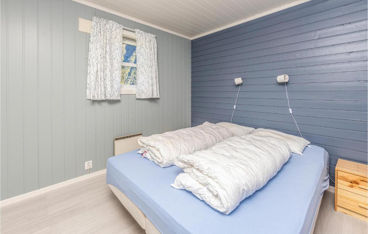 Cozy Home In Fjaerland With House A Mountain View Zewnętrze zdjęcie