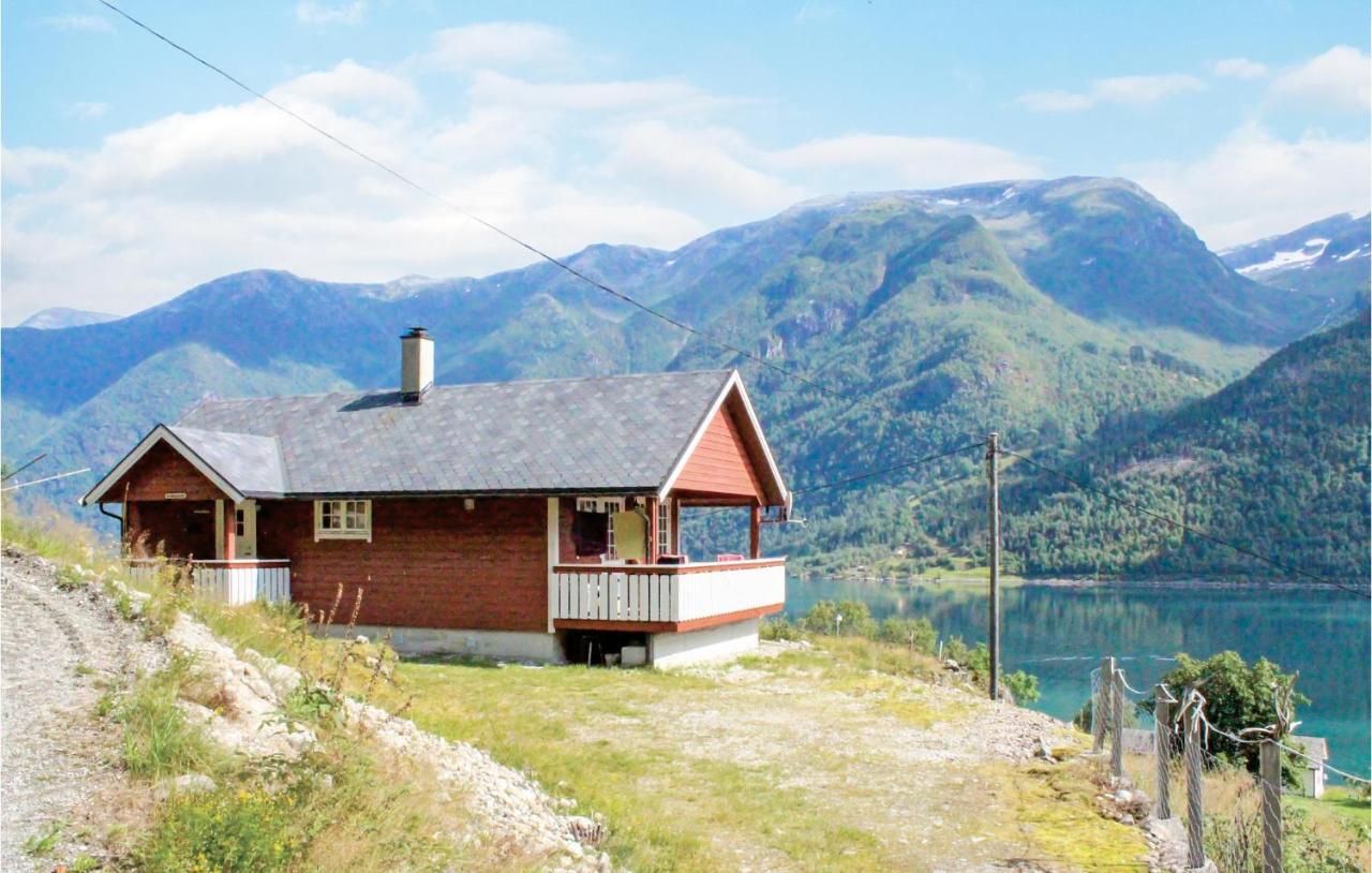 Cozy Home In Fjaerland With House A Mountain View Zewnętrze zdjęcie