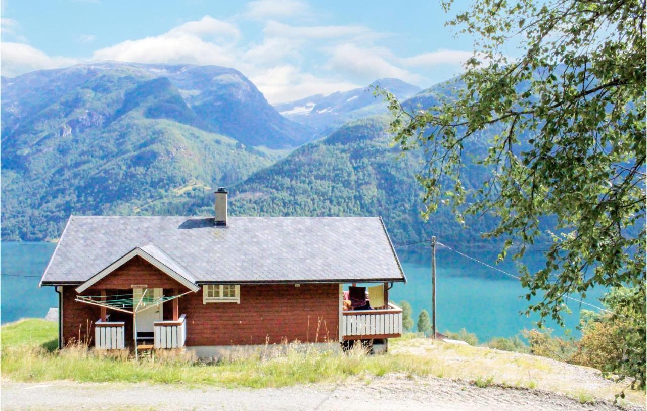 Cozy Home In Fjaerland With House A Mountain View Zewnętrze zdjęcie