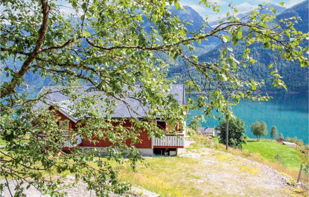 Cozy Home In Fjaerland With House A Mountain View Zewnętrze zdjęcie