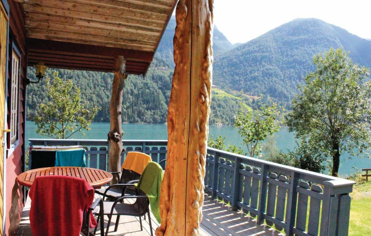 Cozy Home In Fjaerland With House A Mountain View Zewnętrze zdjęcie