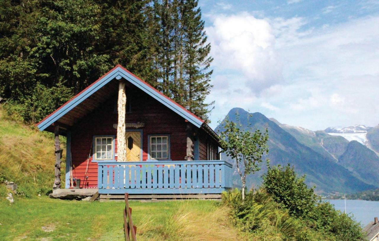 Cozy Home In Fjaerland With House A Mountain View Zewnętrze zdjęcie