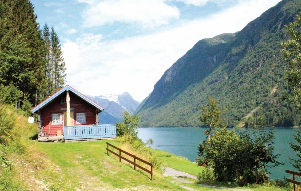 Cozy Home In Fjaerland With House A Mountain View Zewnętrze zdjęcie