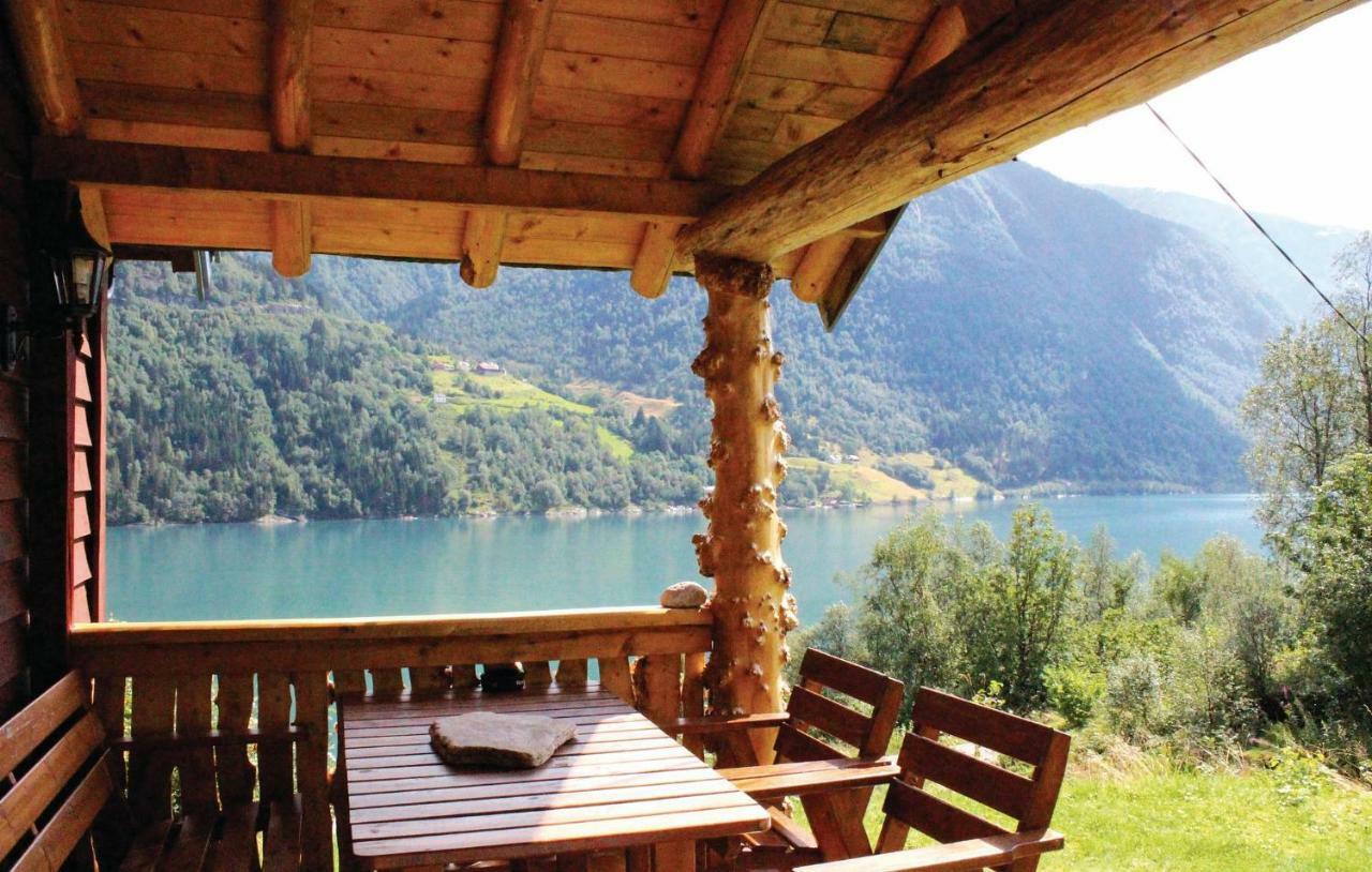 Cozy Home In Fjaerland With House A Mountain View Zewnętrze zdjęcie